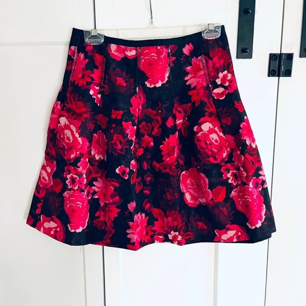 Versatile Black & Pink Floral Pleated Skirt - Size 12